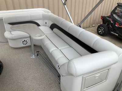 USED 2005 PREMIER 225 LEGEND