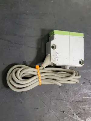 USED OMRON E3S-LS20XE2