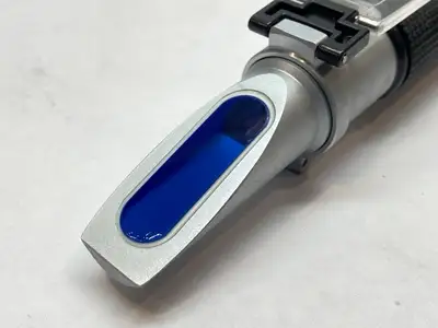 USED ARIANA HANDHELD ANALOG REFRACTOMETER 0-32%