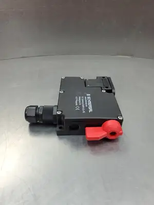 Used Schmersal AZM 161SK-12/12RKA-024 Safety Interlock Switch, Bottom Feed Relays & Switches South Carolina US | Palmetto Automation #1507478