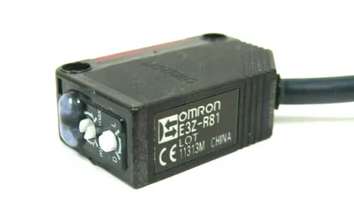 NEW LOT OF 2 OMRON E3Z-R81 PHOTOELECTRIC SWITCH E3ZR81