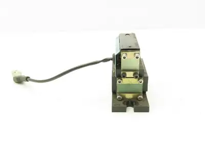 Osaka Seiko Small Parts Feeder Linear Conveyor Vibration Magnetic Motor 200V