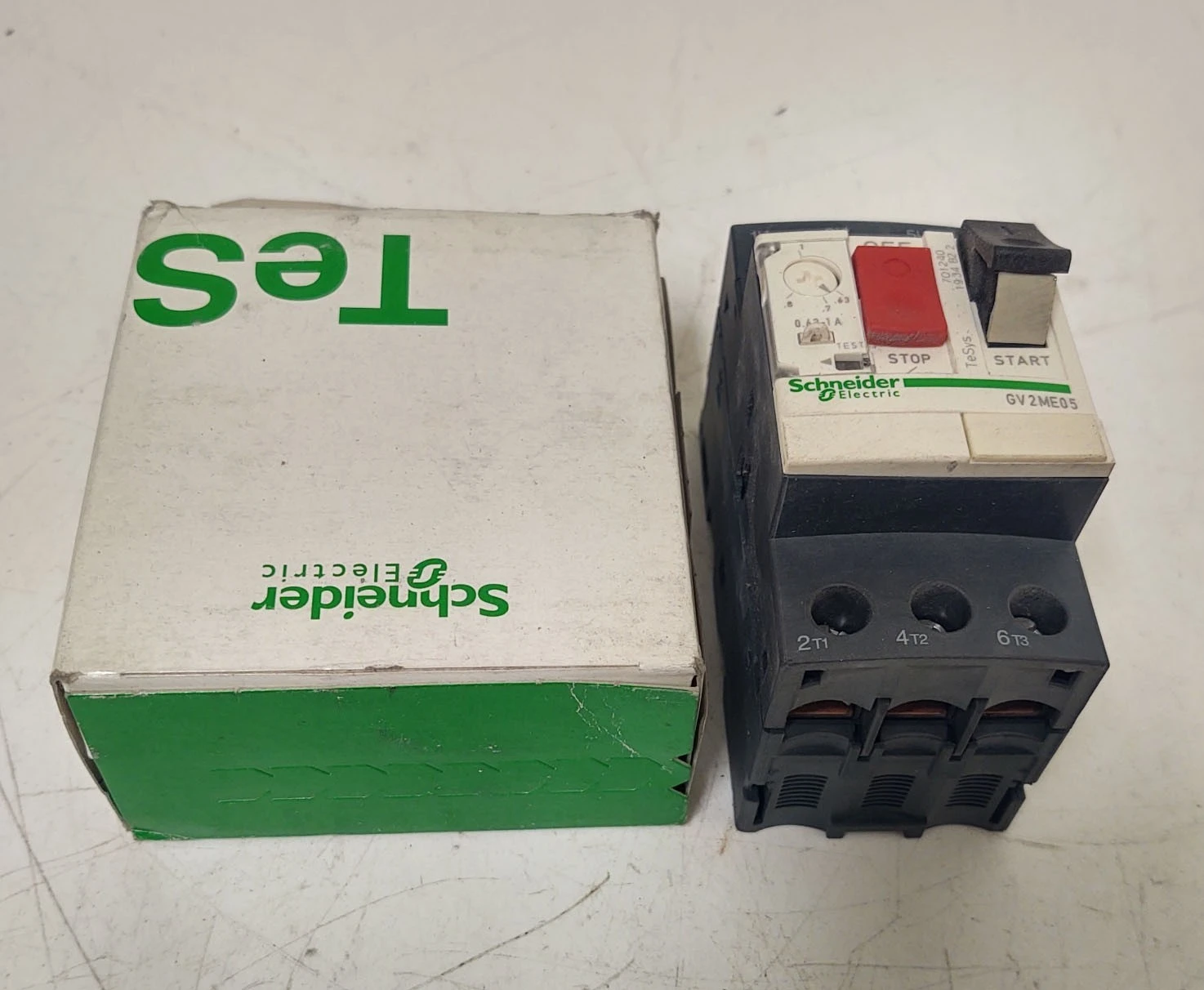 NEW Schneider Electric GV2ME05