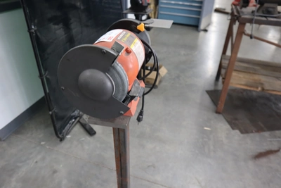 Used CENTRAL MACHINERY 6" GRINDER Pedestal Type Grinders (Double End) Minnesota US | Machinesused.com #1377511