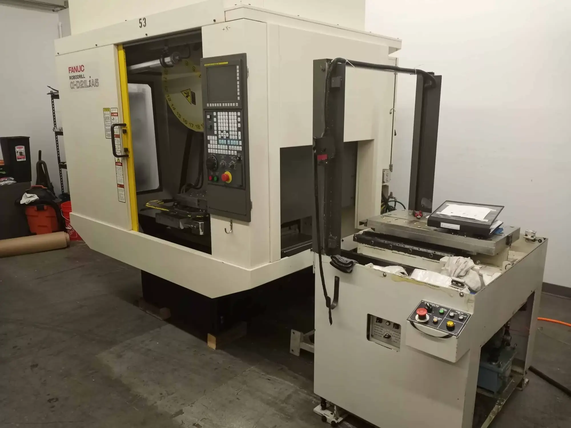 Used 2012 FANUC ROBODRILL ALPHA D21LIA5 Vertical Machining Centers Ohio US | Toolquip, Inc. #1266866