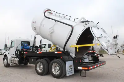 New | in-Stock 2027 PETERBILT 548 Vacuum Truck Texas US | Roll Off Truck World #1492009