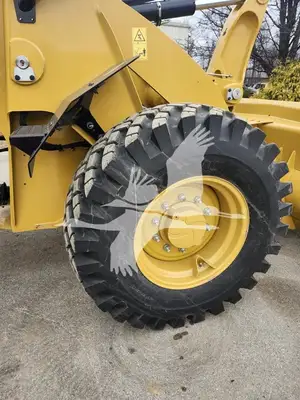 USED 2024 CATERPILLAR 910