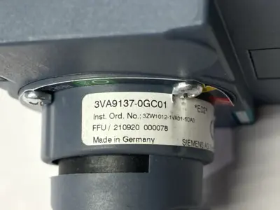 USED SIEMENS CIRCUIT BREAKER W/ 3VA9137-0FK31 OPERATOR NO HANDLE