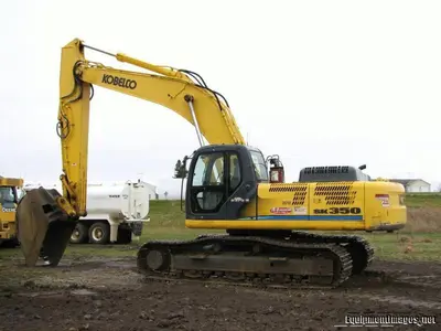 USED 2022 Kobelco SK350LC