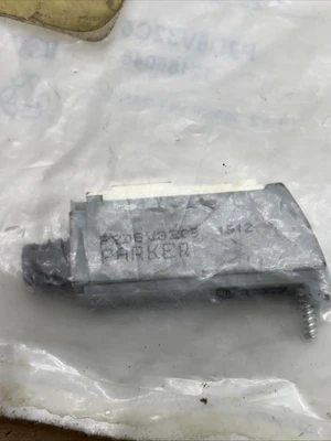 NEW Parker P2D8V32C5
