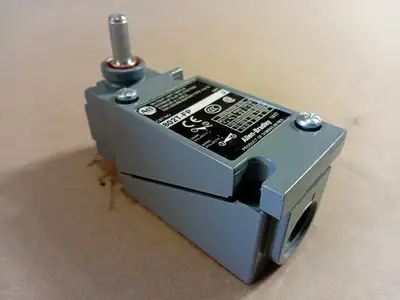 NEW ALLEN-BRADLEY 802T-FP