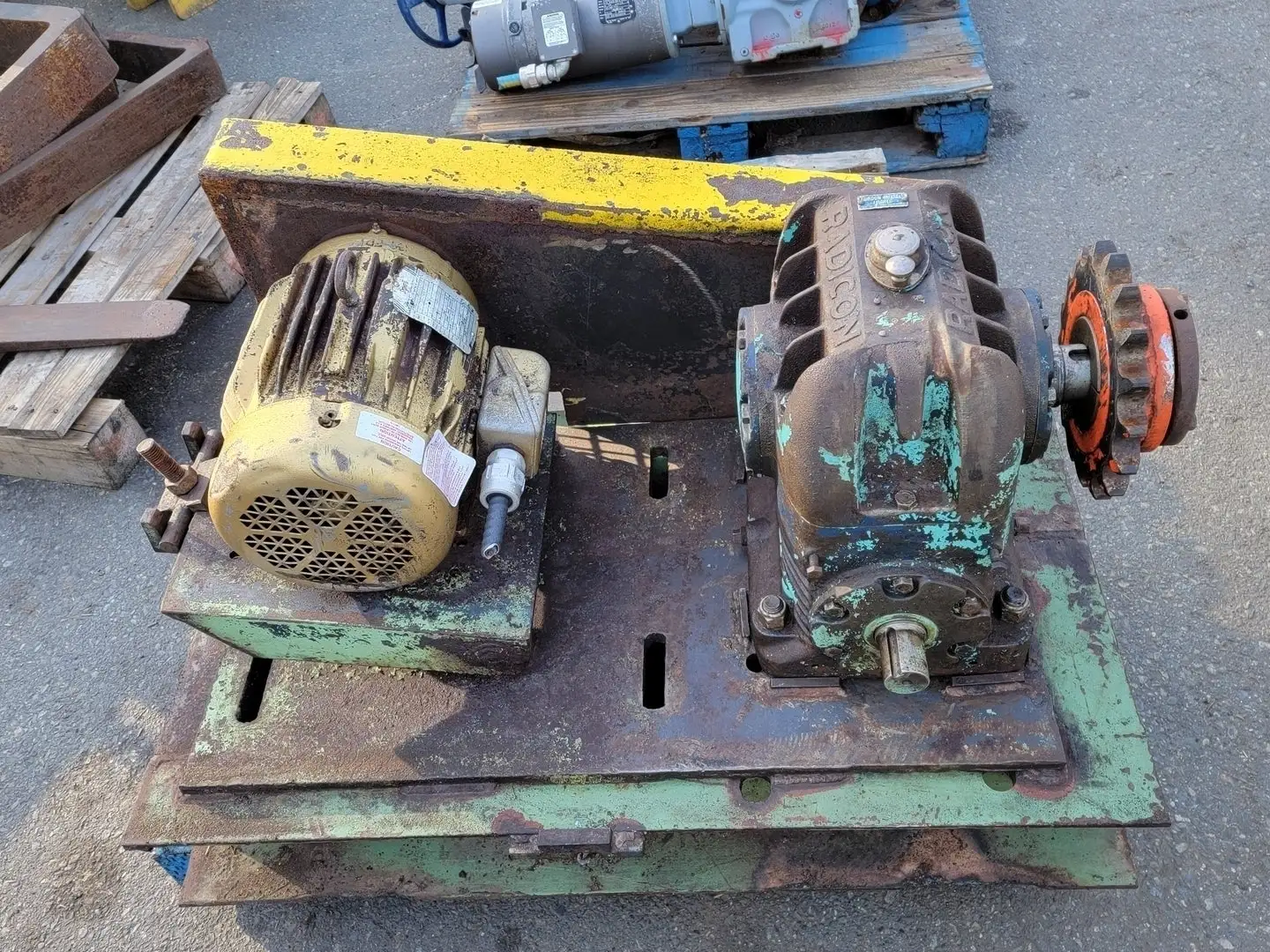 240/480 Volts, 1750 Rpm,184T Gearbox Motor