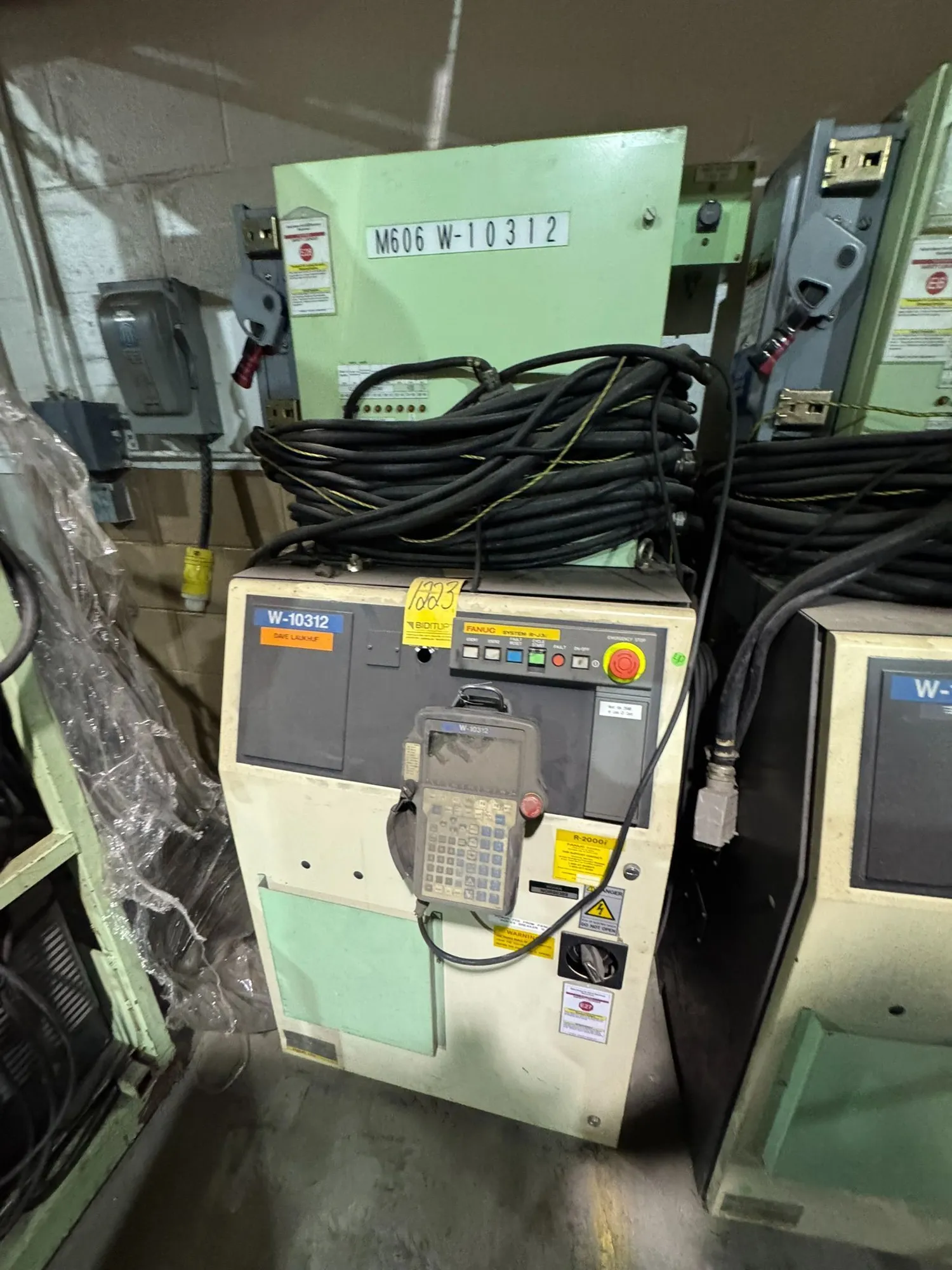 USED FANUC RJ3i Controller