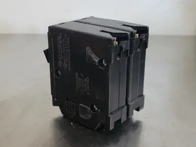 USED SQUARE D HOM220