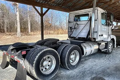 Used 2015 VOLVO VNL Conventional trucks North Carolina US | Proxy Equipment #1385412
