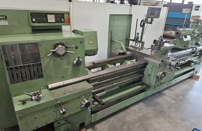 TOS Centre Lathe, in very good used condition