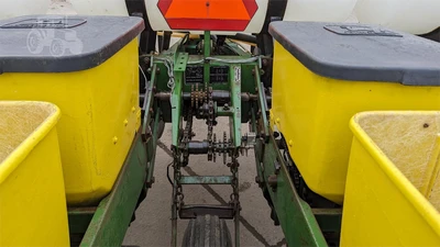 USED JOHN DEERE 7000