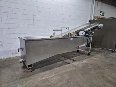 Incline Conveyor with 30 Gallon Tank