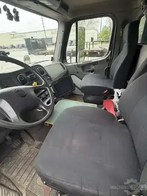 USED 2021 FREIGHTLINER TRUCKS M2 106