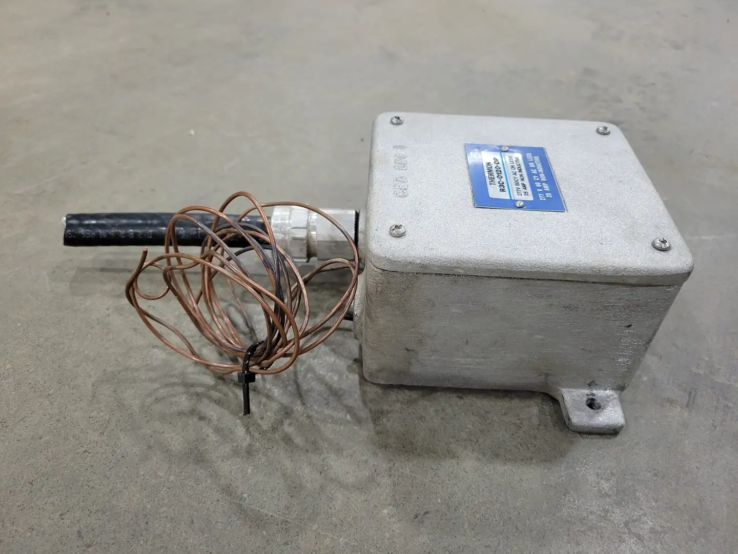 USED THERMON R3C-0120-DP