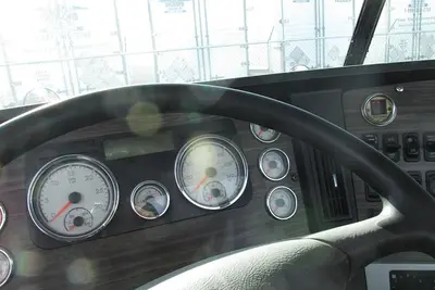 Used 2016 FREIGHTLINER CORONADO 122 Conventional trucks Manitoba CA | Conquest Truck & Auto Sales #1421347