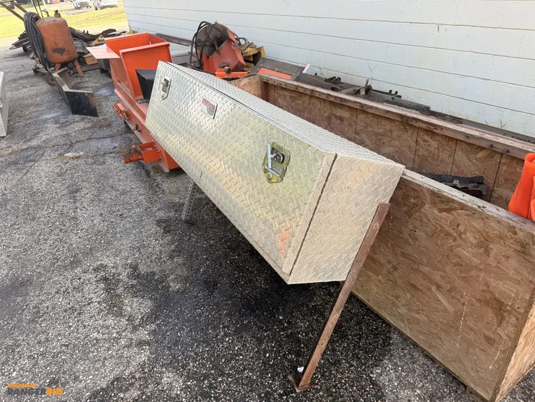 Used TRUCK TOOL BOX _UNKNOWN_ Tool Box Michigan US | Miedema Asset Management Group #1414326