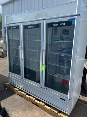 Turbo Air TGF-72SD-N 78” Three Section Display Freezer w/ Swing Doors - Bottom Mount Compressor, White, 115vTurbo Air TGF-72SD-N 78” Three Section Display Freezer w/ Swing Doors - Bottom Mount Compressor, White, 115v