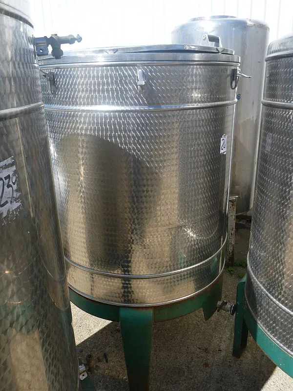 1000 Liters Stainless Steel Vertical Storage Tank