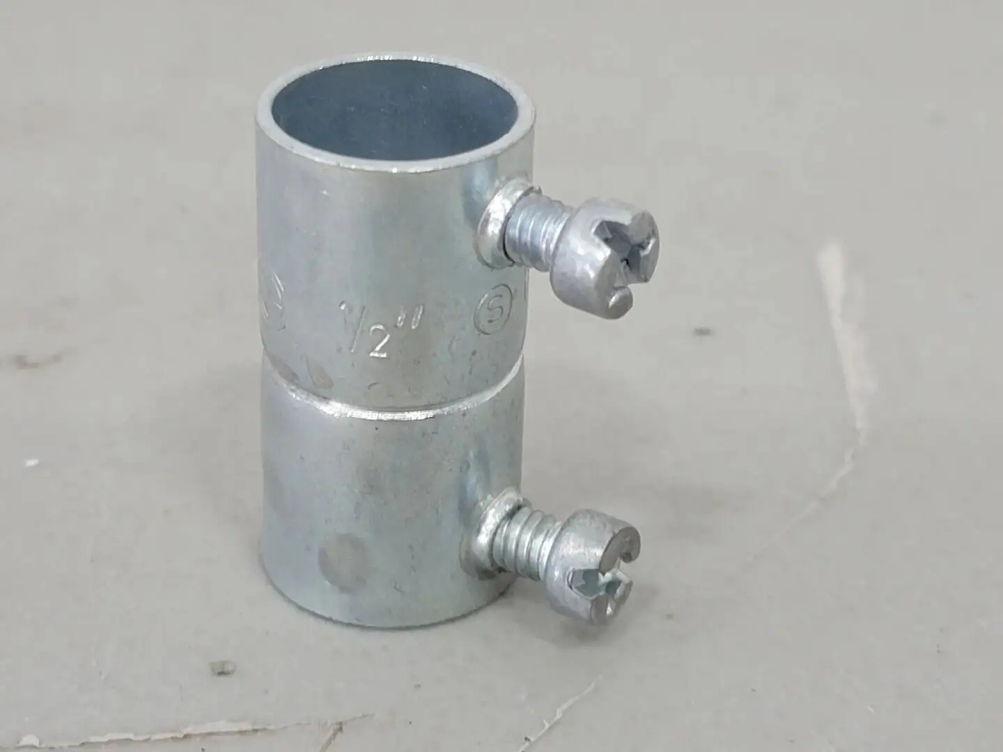 1/2" EMT Set Screw Coupling (Box of 115)