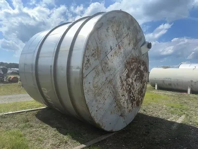 PERRY PRODUCTS 10,000 Gallon Stainless Steel Tanks | Perry Equipment (5)