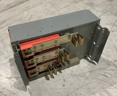 USED SCHNEIDER ELECTRIC, SQUARE D SER. E1 FUSIBLE PANELBOARD SWITCH UNIT 400A 3-POLE NO FUSES