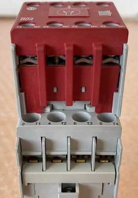 NEW Allen Bradley Guardmaster Guard master 100S-C12DJ404C