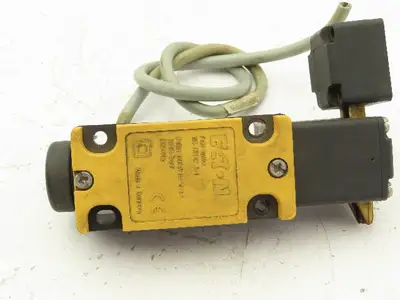 Eaton LS4/S11-S/I/ZB/X Safety Position Switch Snap Action Interlock 1NO 1NC