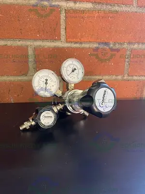 USED HARRIS SPECIALTY KH1096 722C-125-540-BE GAS LAB REGULATOR 3000 PSI
