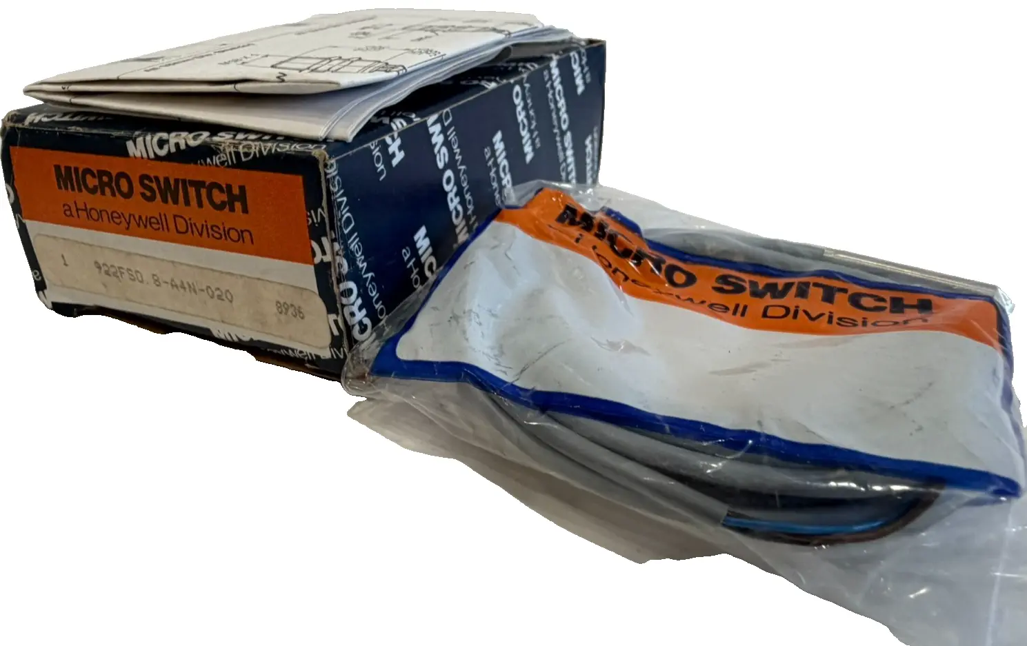 NEW HONEYWELL MICROSWITCH 922FS0.8-A4N PROXIMITY SWITCH 922FS08A4N 020