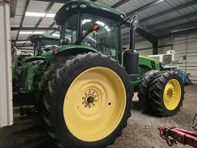 USED 2013 JOHN DEERE 8235R
