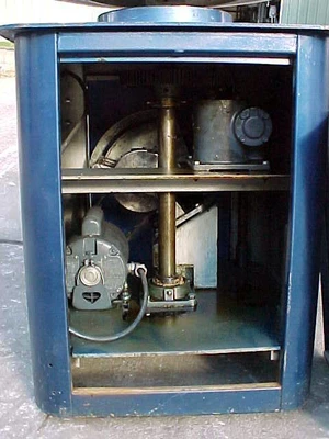 USED ISLAND EQUIPMENT ACCUMULATING TABLE