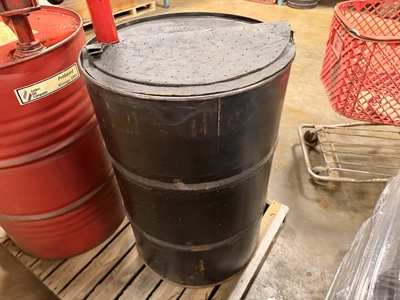 Used PROGUARD AW 32 HYDRAULIC FLUID WITH HAND PUMP Miscellaneous MRO Michigan US | Miedema Asset Management Group #1410892