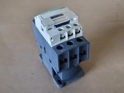 USED SCHNEIDER ELECTRIC LC1D32