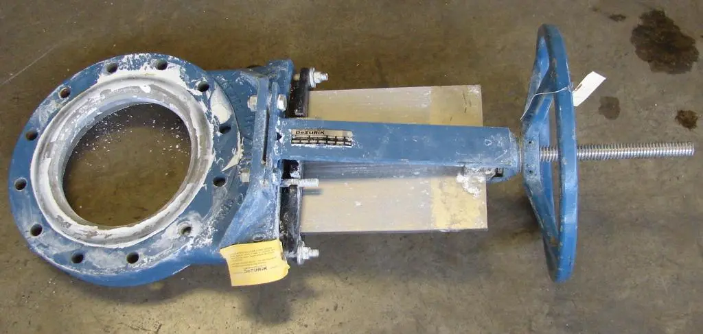 SPC4135  Valve 10" Dezurik gate valve, manual operation, 304 SS