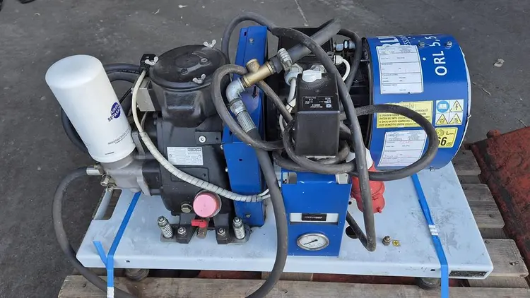 Used 2011 ORLÍK ORL 5.5 BEO Rotary Screw & Sliding Vane Air Compressors CZ | Amaron s.r.o. #1060689