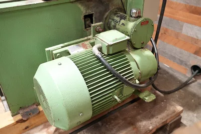 Stenner VHJ 105 – 42″ Vertical Resaw