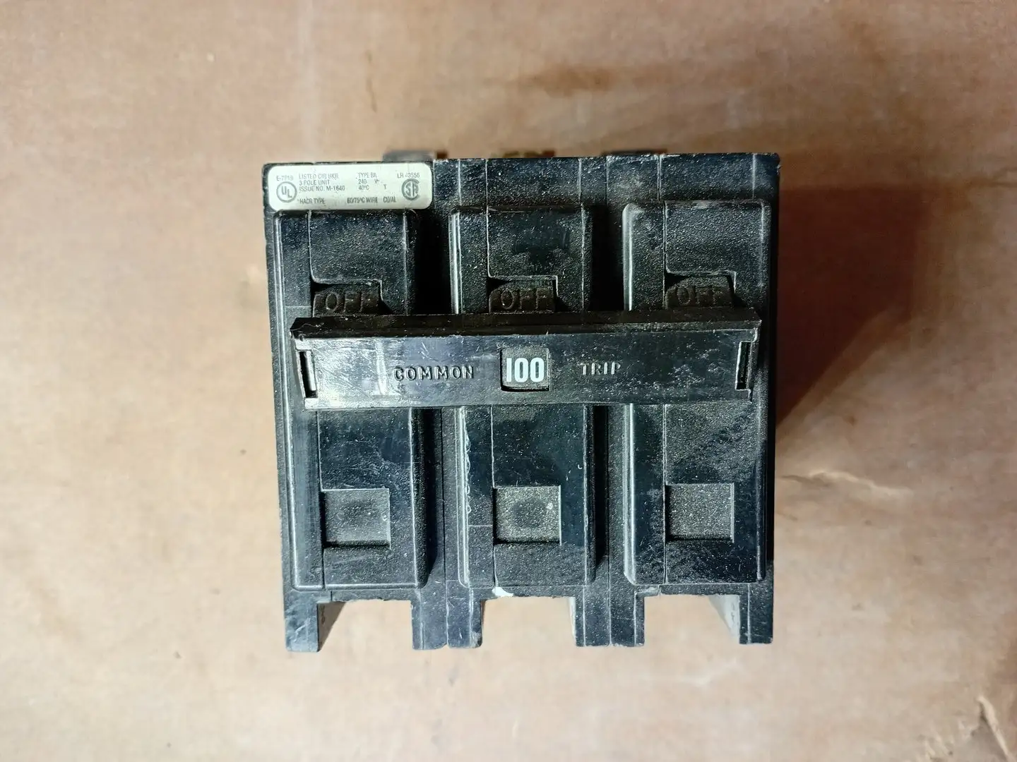 Used CUTLER-HAMMER BAB3100H Switchgears British Columbia CA | Lenmark #1438385