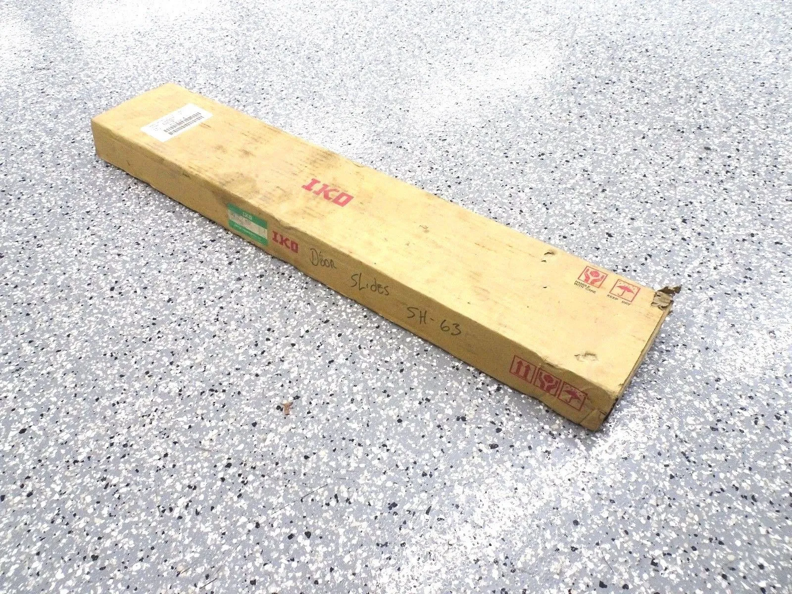 NEW IKO LWES20 C1R820/F S15692A01 LINEAR BEARINGS ON 18 AND 32 INCH RAILS