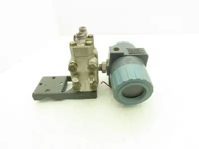 Foxboro 823DP-I3S1SM0-Y Pressure Transmitter 12.5-65vdc 3000psi w/Manifold