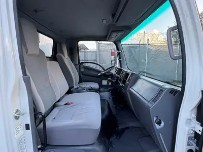 Used 2019 ISUZU NQR Reefer Trucks Florida US | Truck and Van Outlet #1509201