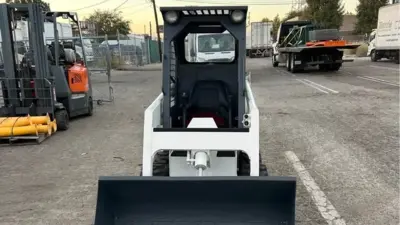 USED 2000 Bobcat 443