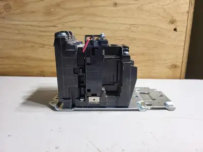 27 Amp, 3 Pole, NEMA1, 110/120 VAC Coil Base Contactor 500F-BOD930