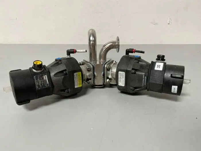 Used 2 ITT PURE-FLO A209 3-WAY STAINLESS STEEL VALVES W/ MONITOR 1" & 3/4" SANITARY Valves/Fittings California US | Equipment Lab #485351