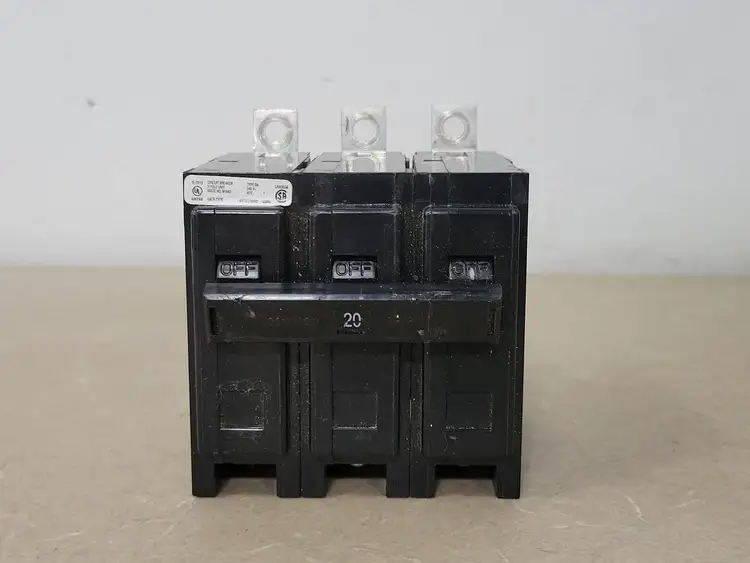 Used EATON BA320 Switchgears British Columbia CA | Lenmark #239411